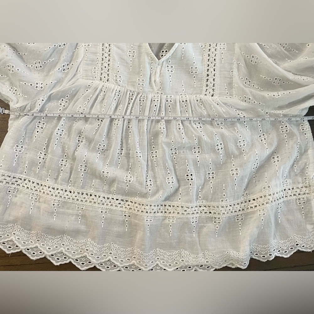 American Eagle Outfitters White Eyelet Top - Picture 6 of 7